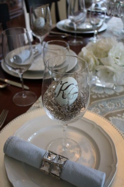 iniciála napsaná na vajíčku vytvoří hezkou dekoraci