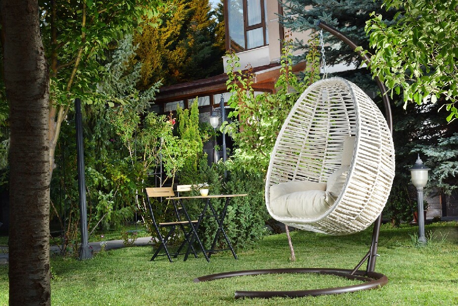 Záhradná hojdacia stolička Finnikin (krémová)