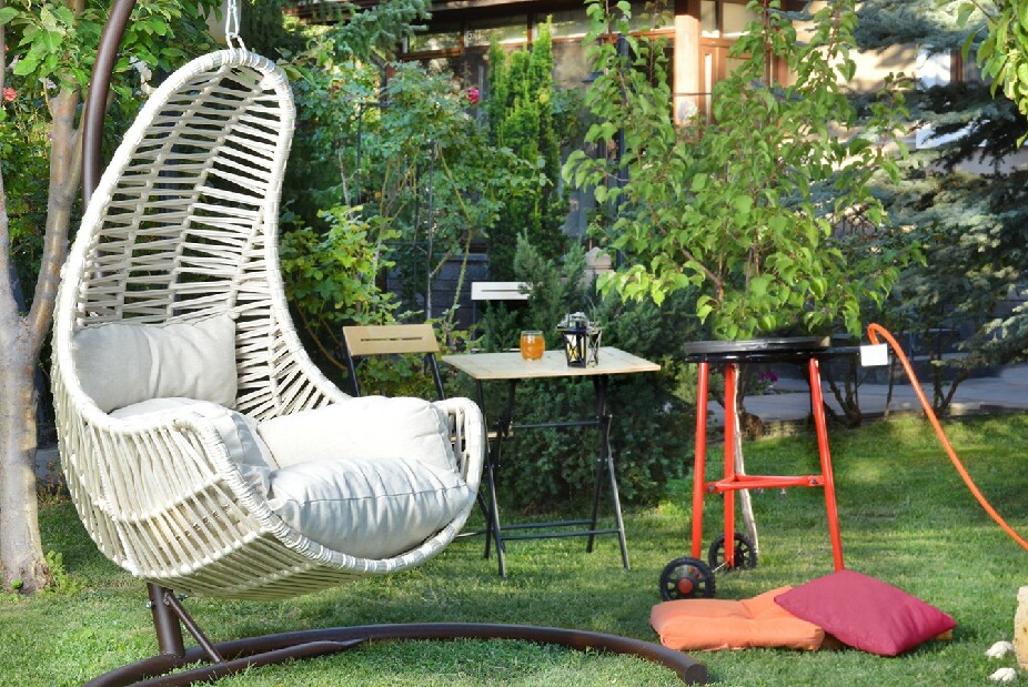 Záhradná hojdacia stolička Kulkan (krémová)