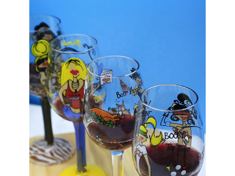 Set 4 ks ručne malovaných pohárov na víno 490ml Hila 