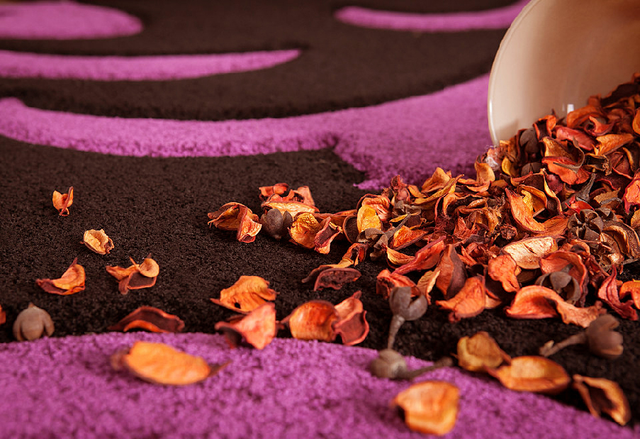 Kusový koberec Lambada Handcarving 451 Black-Violet (80 x 150 cm)