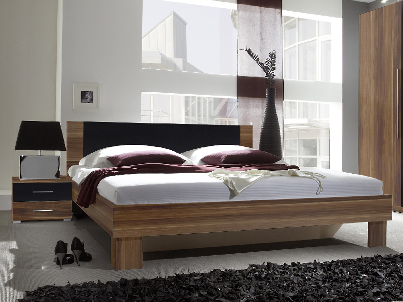 Manželská posteľ 180 cm Verwood Typ 52 (orech + čierna) (s noč. stolíkmi) *bazár