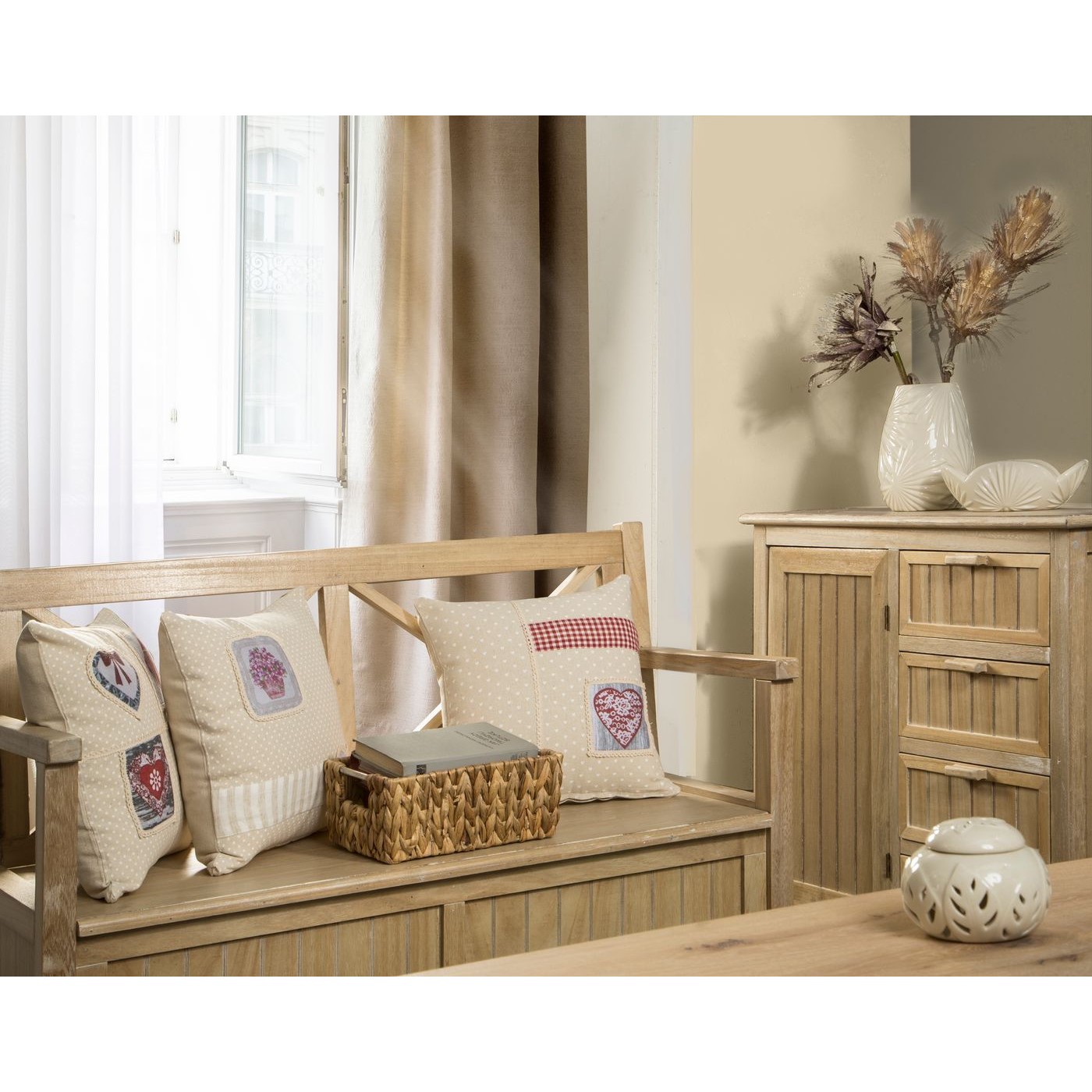 Ozdobný vankúš 40x40 cm Tatiana (béžová)