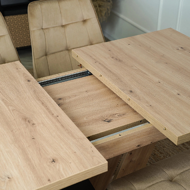 Rozkladací jedálenský stôl Comentado (dub artisan + čierna) (pre 4-6 osôb)